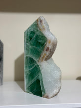 Load image into Gallery viewer, Fluorite Tower With Druzy Quartz Edge