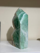 Load image into Gallery viewer, Fluorite Tower With Druzy Quartz Edge