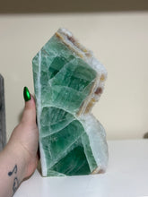 Load image into Gallery viewer, Fluorite Tower With Druzy Quartz Edge